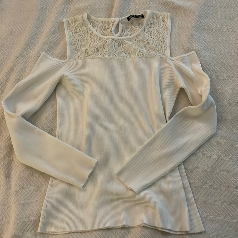 Women’s cold shoulder knit top